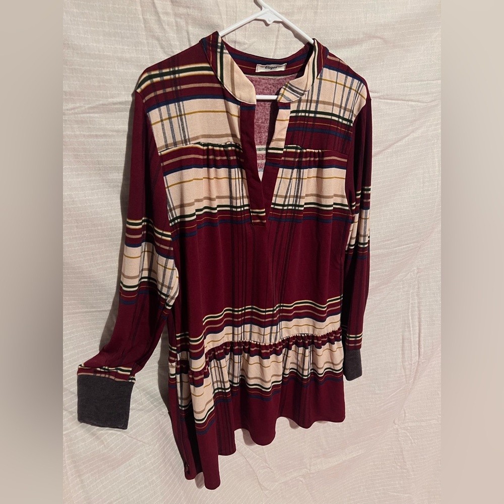 Eloges Large Long sleeve dress! Plaid and pleated